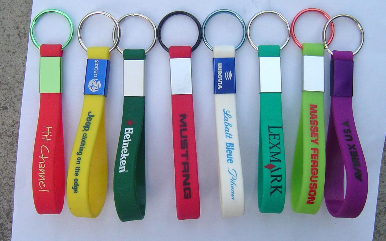 Siliconen bandje sleutelhanger met aluminium plaatje image
